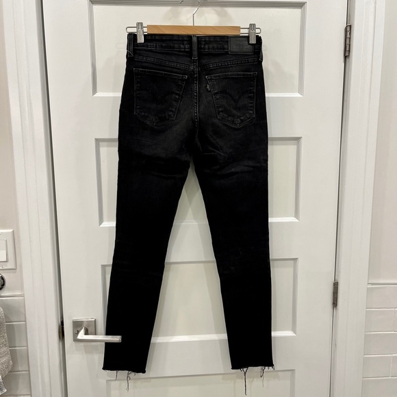 Levi's 711 size 26, ripped with raw hem - Picture 2 of 3